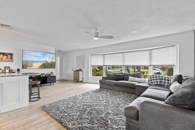 Foto del edificio - 9956 Dahlia Ave