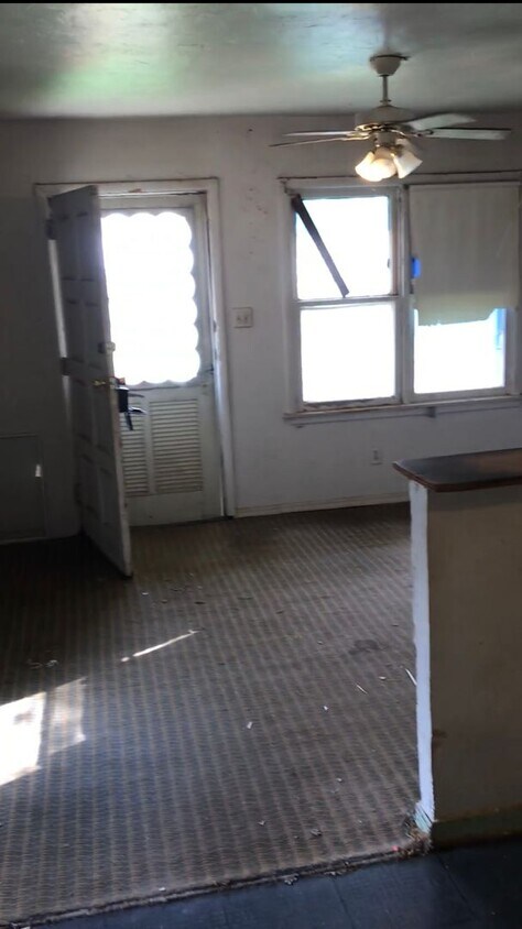 Foto del edificio - South Side 2Bed Make Ready Home! New Roof and Windows!!