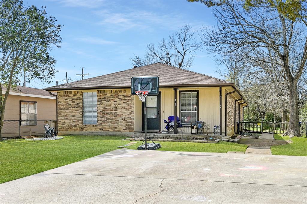 308 Lawrence St Unit A, Tomball, TX 77375 Room for Rent in Tomball