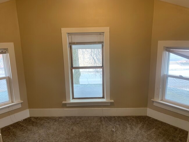Building Photo - 617 2nd St