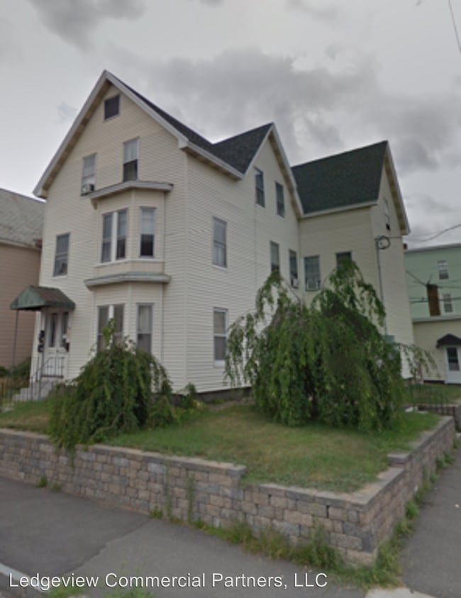 Building Photo - 324 Dubuque St