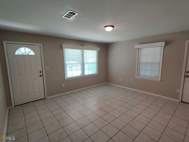 Foto del edificio - 130 Chris Dr