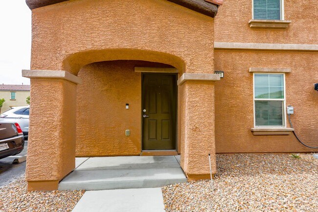 Foto del edificio - 3 Bed, 2 Bath Townhome Just Outside of Nel...