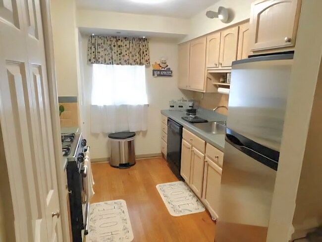 Building Photo - 9921 Bustleton Ave