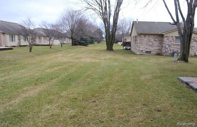 Building Photo - 41455 Clinton Grove Dr