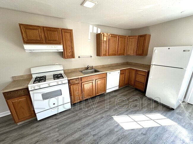 Building Photo - 2498 Schon Dr