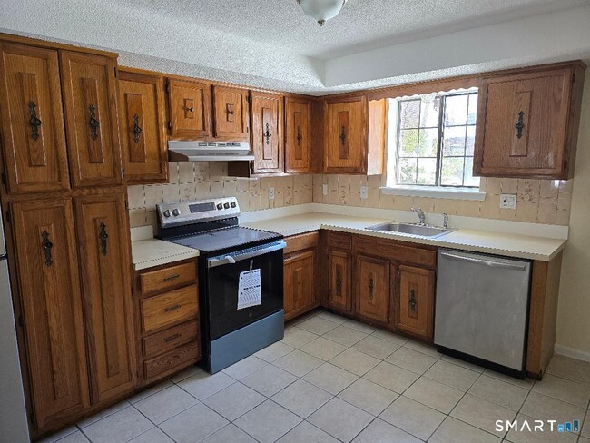 Foto del edificio - 100 Mark Ln