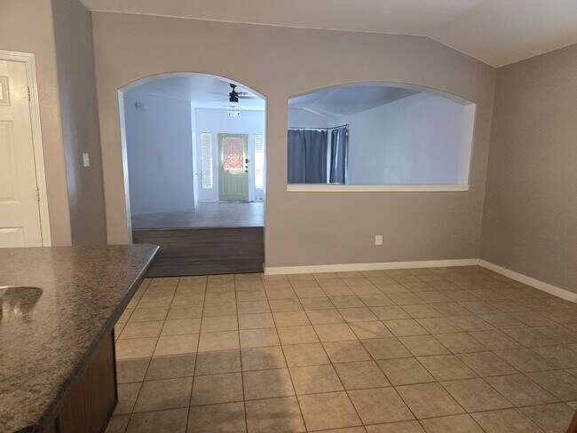 Building Photo - 2104 Vernice Dr