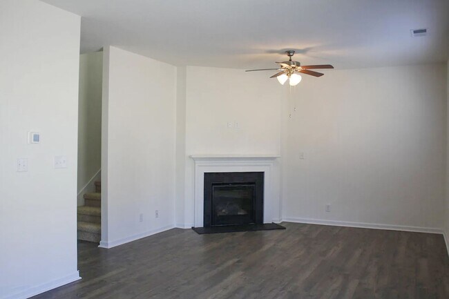 Foto del edificio - Spacious 4-Bedroom Home with Office and Patio in Oak Ridge
