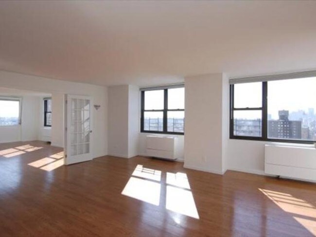 Building Photo - 242 E 27th St