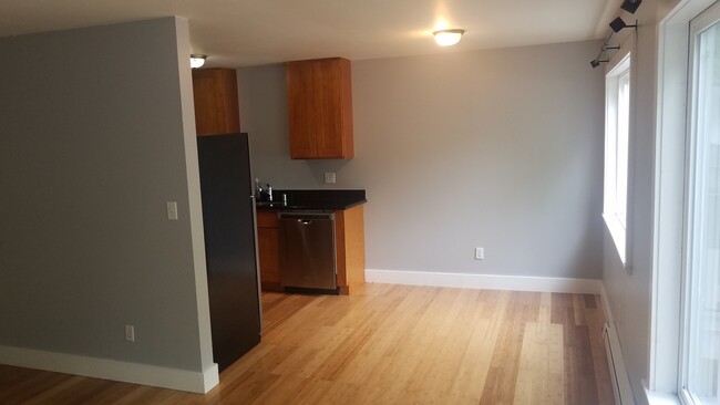 Building Photo - 2114 E Yesler Way