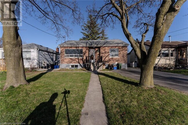 Building Photo - 333 E 28th St