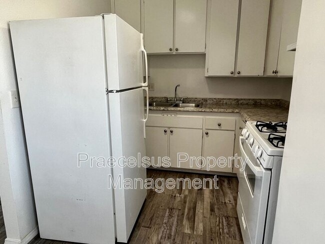 Building Photo - 324 Zenith St