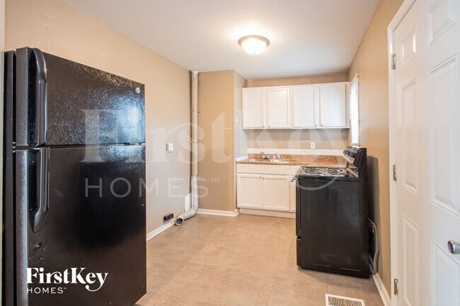 Building Photo - 3107 N Fuller Dr