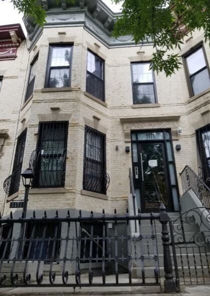 Primary Photo - 1171 Halsey St