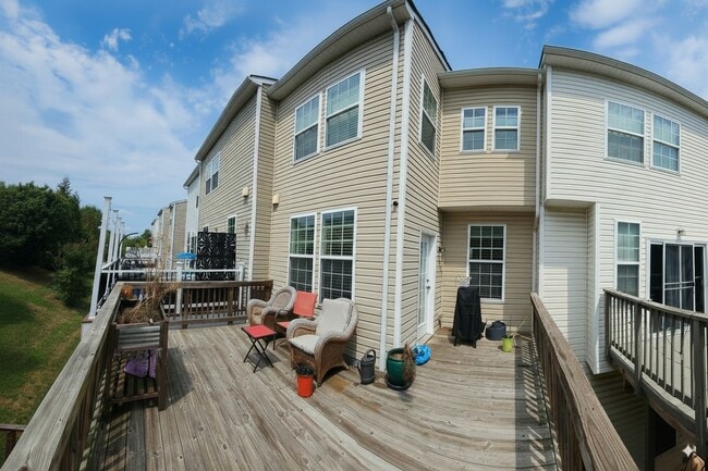 Building Photo - 1104 Frontline Dr