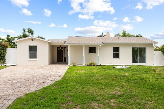 Building Photo - 5541 Bayou Grande Blvd NE