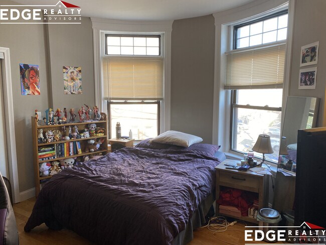 Building Photo - 1914 Beacon St