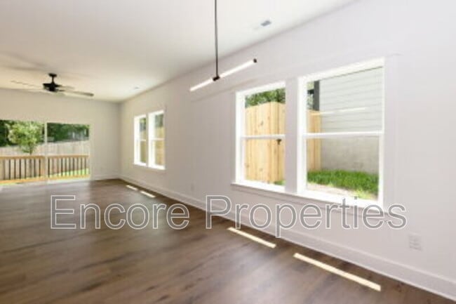 Foto del edificio - 1406 Gearwood Ave
