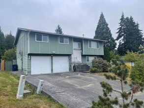 Building Photo - 1017 N Viewmont Dr