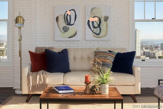 Building Photo - 702 Ash St