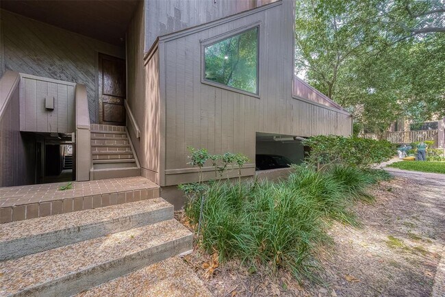Building Photo - 260 Litchfield Ln