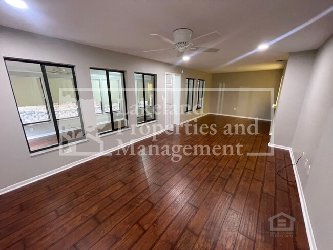 Building Photo - 331 Lake Harris Dr