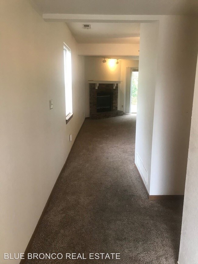 Building Photo - 3 br, 1.5 bath House - 262 SW Pinetree Lane