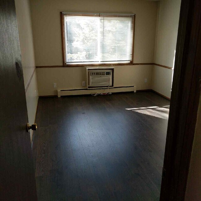 Foto del edificio - 8308 Zane Ave N