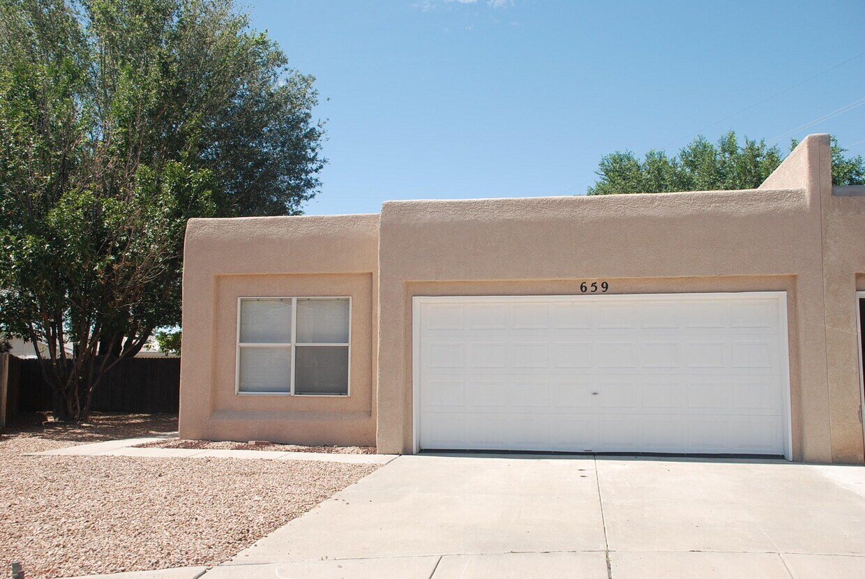 659 Reeves Pl SW, Los Lunas, NM 87031 Townhome Rentals in Los Lunas
