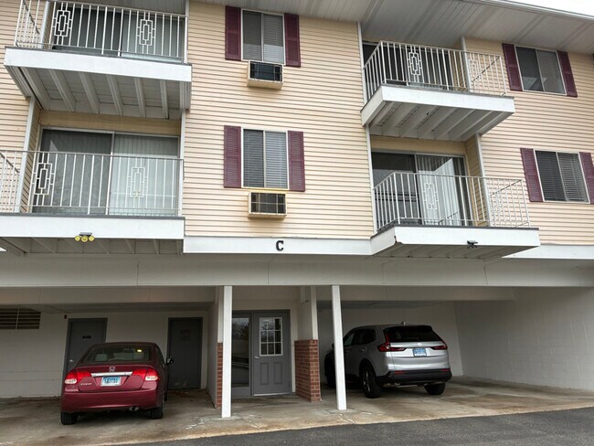 Building Photo - 271 Main St