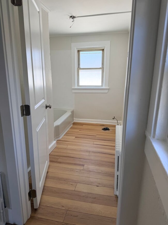 Building Photo - 1926 Shore Rd