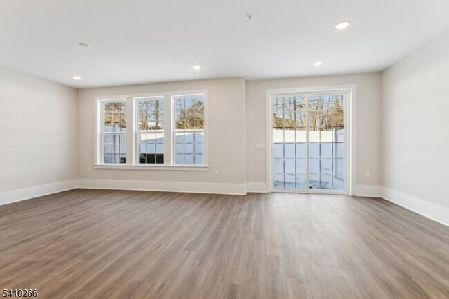 Foto del edificio - 179 Jasmine Dr