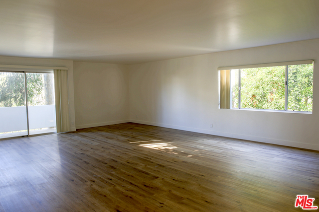 Building Photo - 435 N Oakhurst Dr