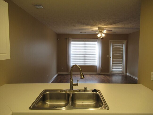Foto del edificio - Donahue Crossing Condo #2003