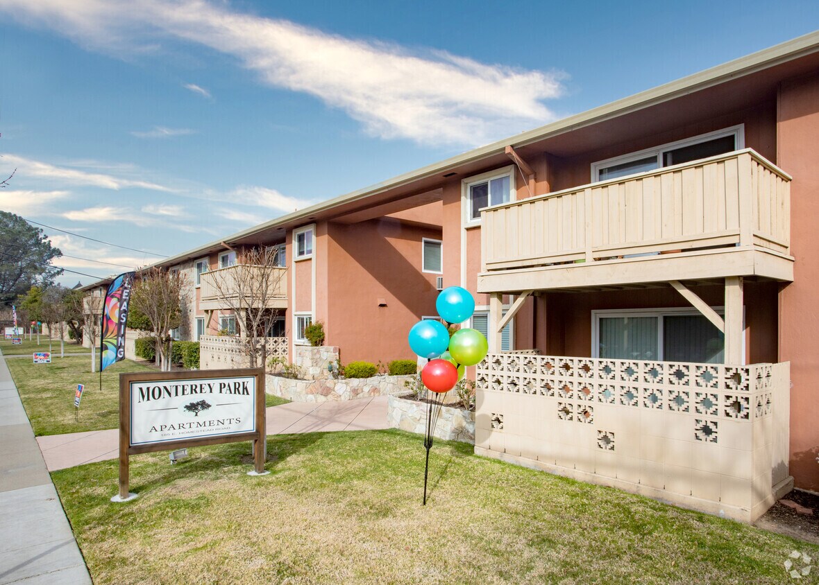 Foto principal - Carmel Park Apartments