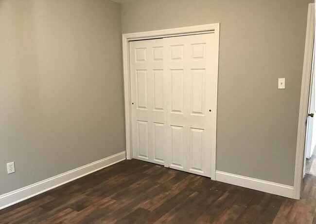 Building Photo - 1,500