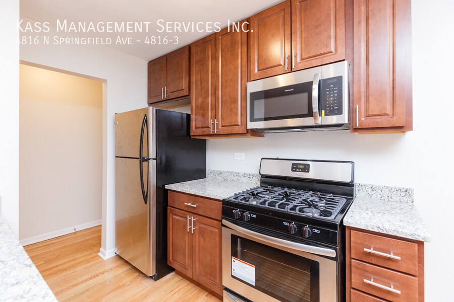 Foto principal - 4816 N Springfield Ave