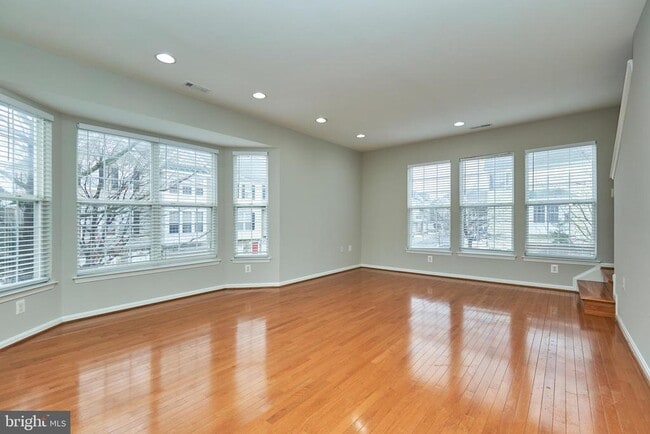 Building Photo - 22960 Fontwell Square