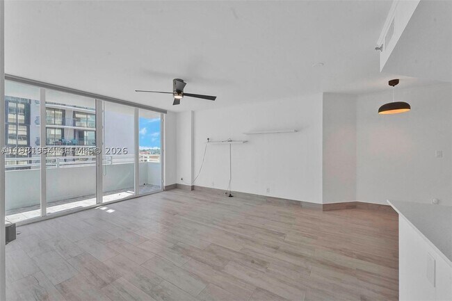 Foto del edificio - 8911 Collins Ave