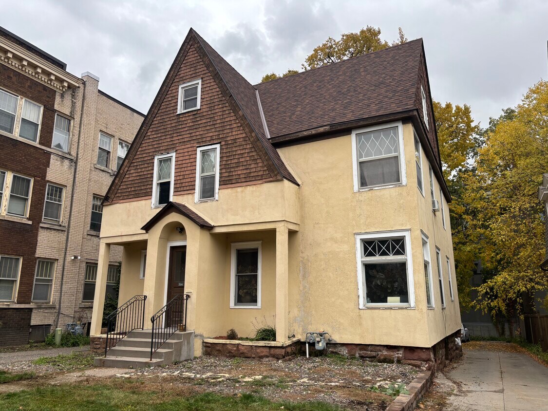 Primary Photo - 2011 Aldrich Ave S