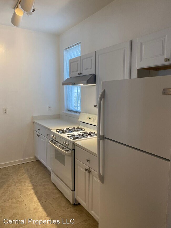Building Photo - 2 br, 1.5 bath House - 526 8th St NE #1