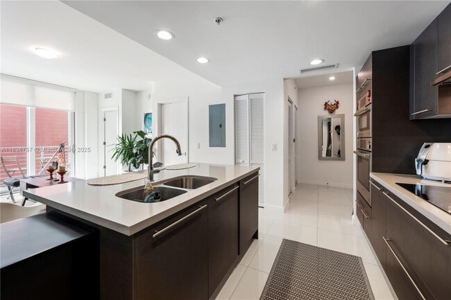 Foto del edificio - 7875 NW 107th Ave