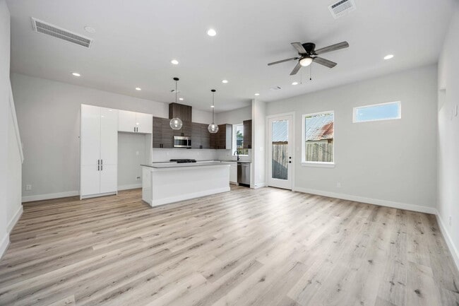 Building Photo - Bauman Heights