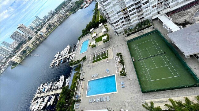 Building Photo - 18061 Biscayne Blvd