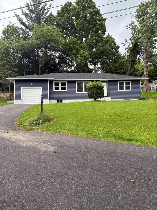 Primary Photo - 1 Crescent Ct