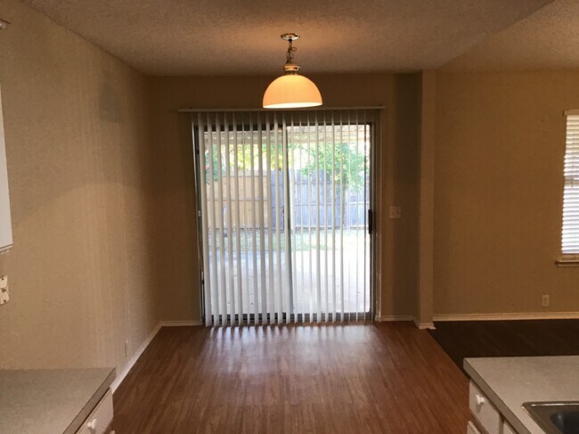 Foto del edificio - 3245 Bent Creek Drive