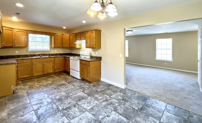 Building Photo - 181 Fox Crest Dr SW