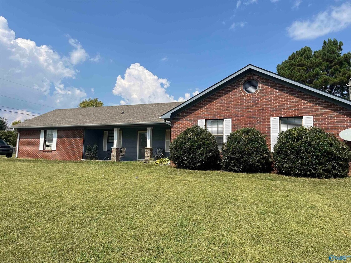 Foto principal - 197 Silverwood Ln