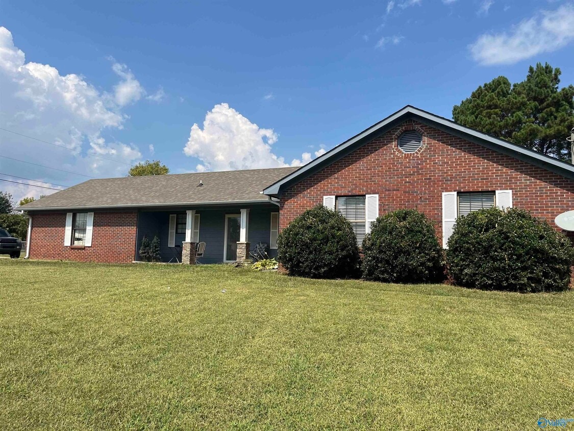 Primary Photo - 197 Silverwood Ln